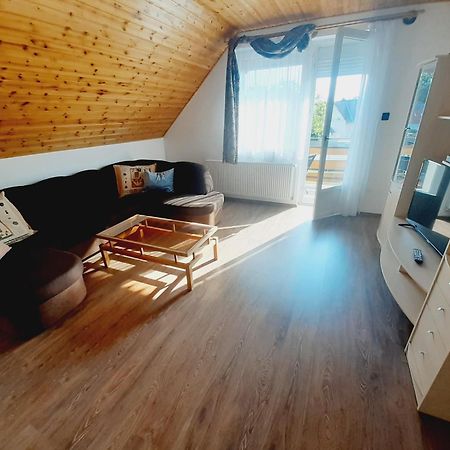 Estike Nyaralo Merevfalu Kerti Medencevel Zamárdi Exterior foto