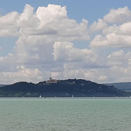 Estike Nyaralo Merevfalu Kerti Medencevel Zamárdi Exterior foto