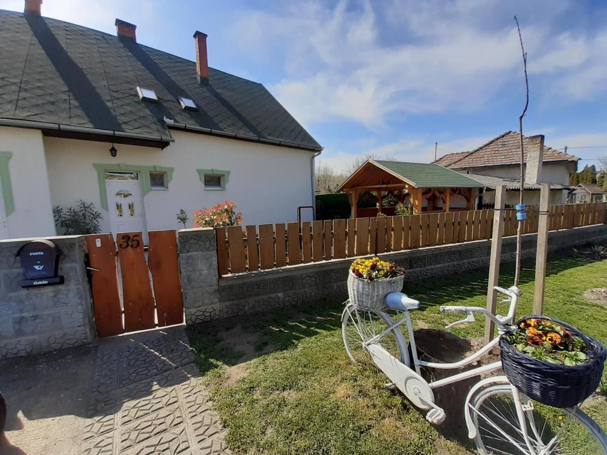Estike Nyaralo Merevfalu Kerti Medencevel Zamárdi Exterior foto