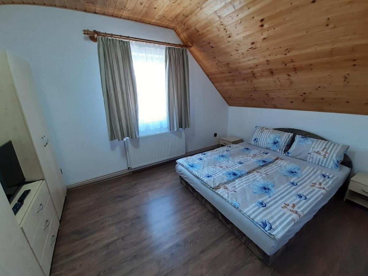 Estike Nyaralo Merevfalu Kerti Medencevel Zamárdi Exterior foto